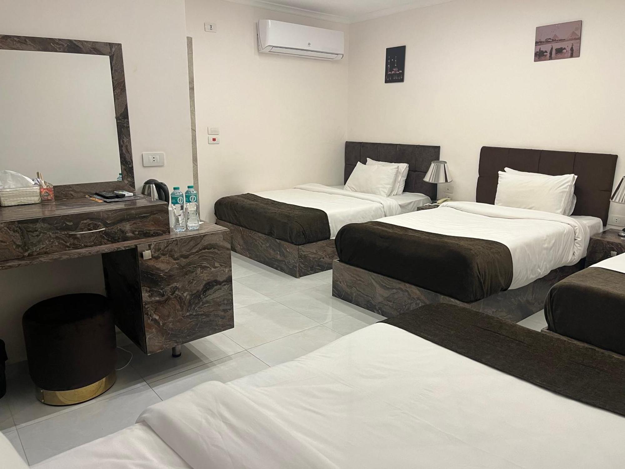 Shadow Pyramids Suites And Jacuzzi Kafrat al Jabal Exterior foto