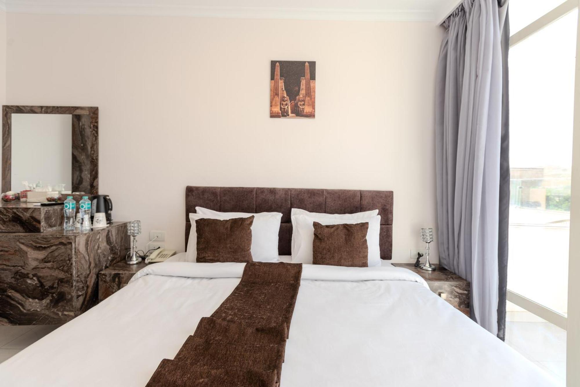 Shadow Pyramids Suites And Jacuzzi Kafrat al Jabal Exterior foto